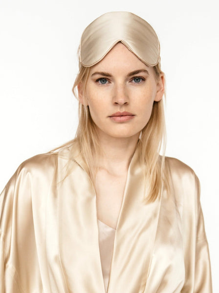 <img alt="zīda miega acu maska gulēšanai  ar lentām silk heatless cufler "src=" https://baibaladiga.info/products/long-heatless-hair-curler-with-ribbon-silk-ribbon-and-scrunchie-hair-curling-set-garss-dabiga-zida-matu-rullis-lokotajs-ar-lentam-un-divas-gumijas/>